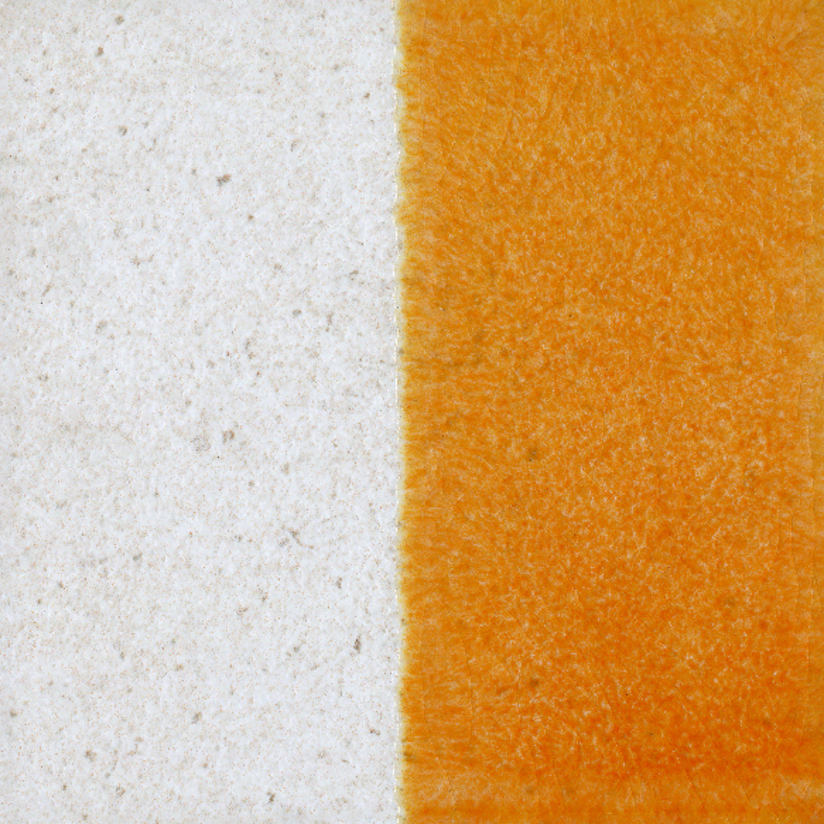 SERENA WHITE BLOCK SAFRON 15*15